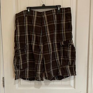 Men's Brown Plaid Cargo Shorts OTB 12” inseam GUC
